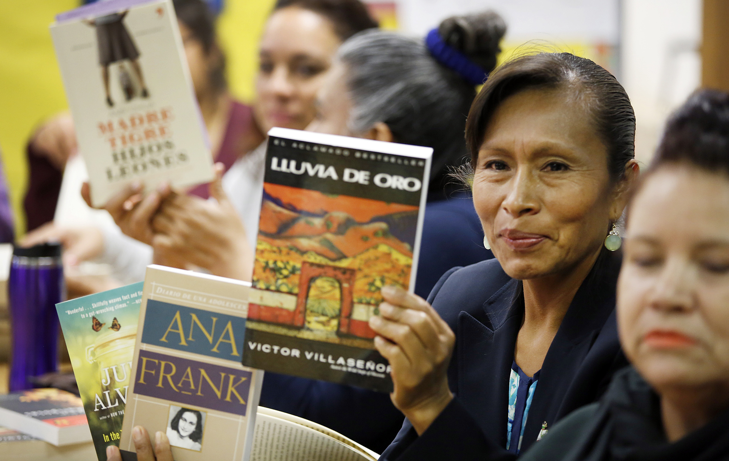 book-club-opens-new-worlds-for-parents-who-can-t-read