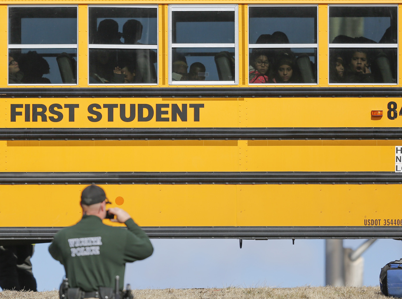 States buckle down to discuss making seat belts mandatory on school buses