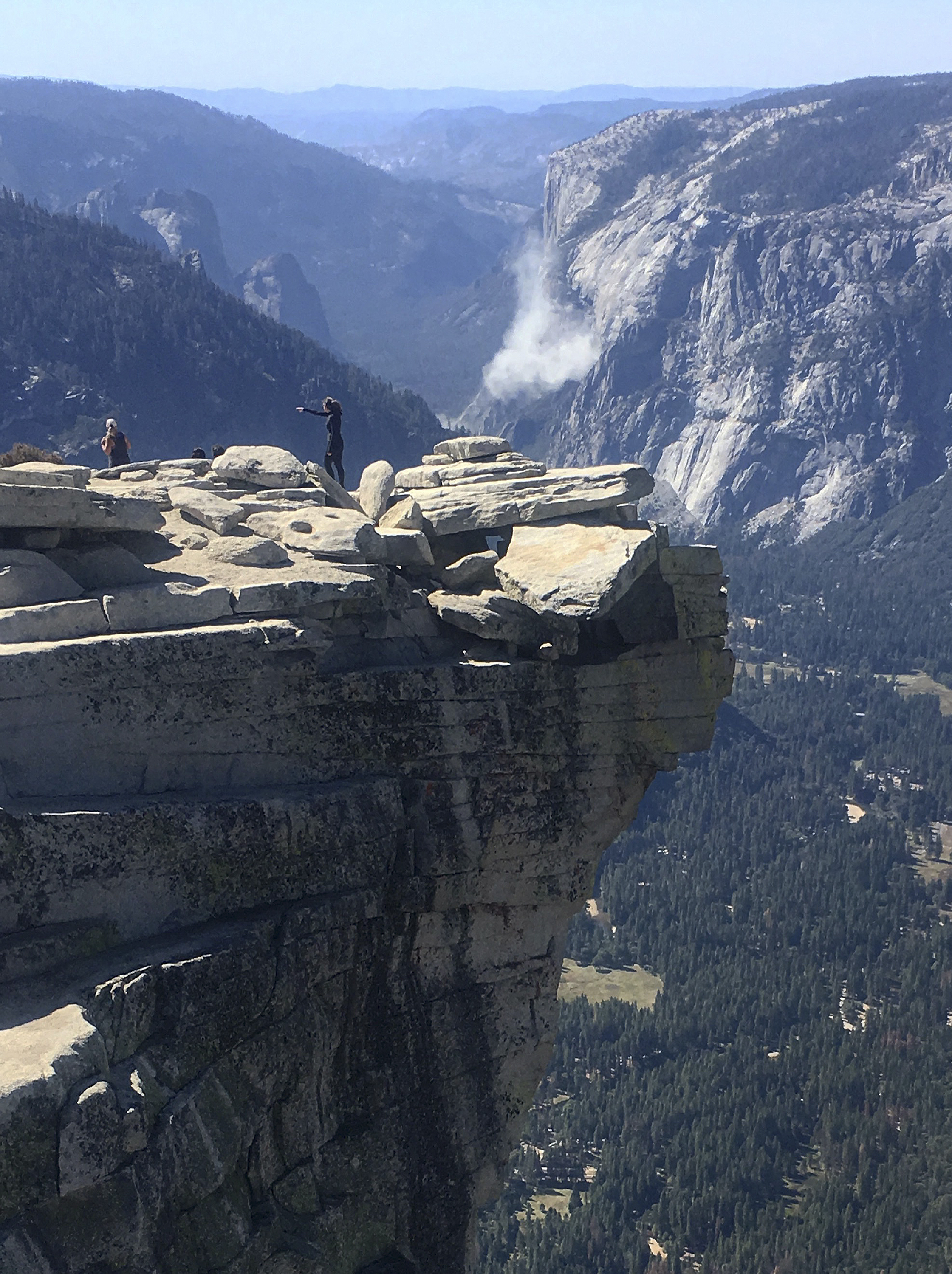Famous Falling Rocks Massive rock fall claims a climber's life in Yosemite National Park