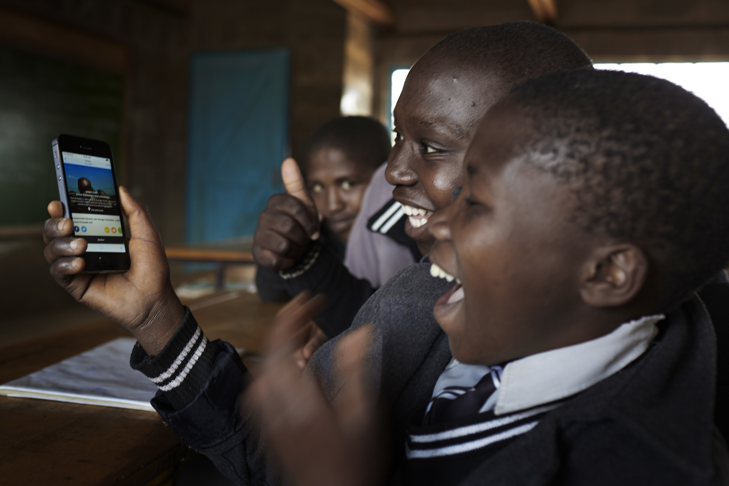 France plans to ban students from using mobile phones next year